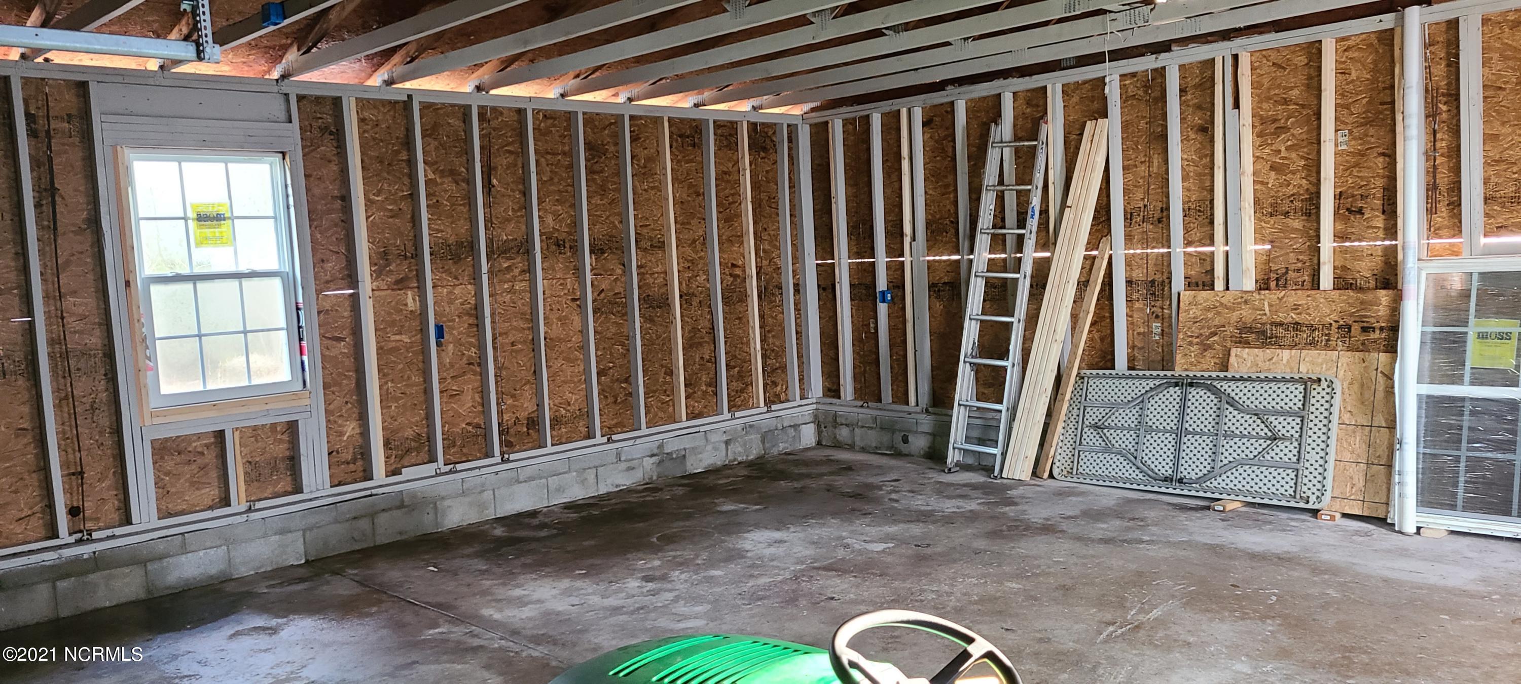 548 Newport Loop Road Newport, NC 28570 - Photo 19 of 20 int.garage