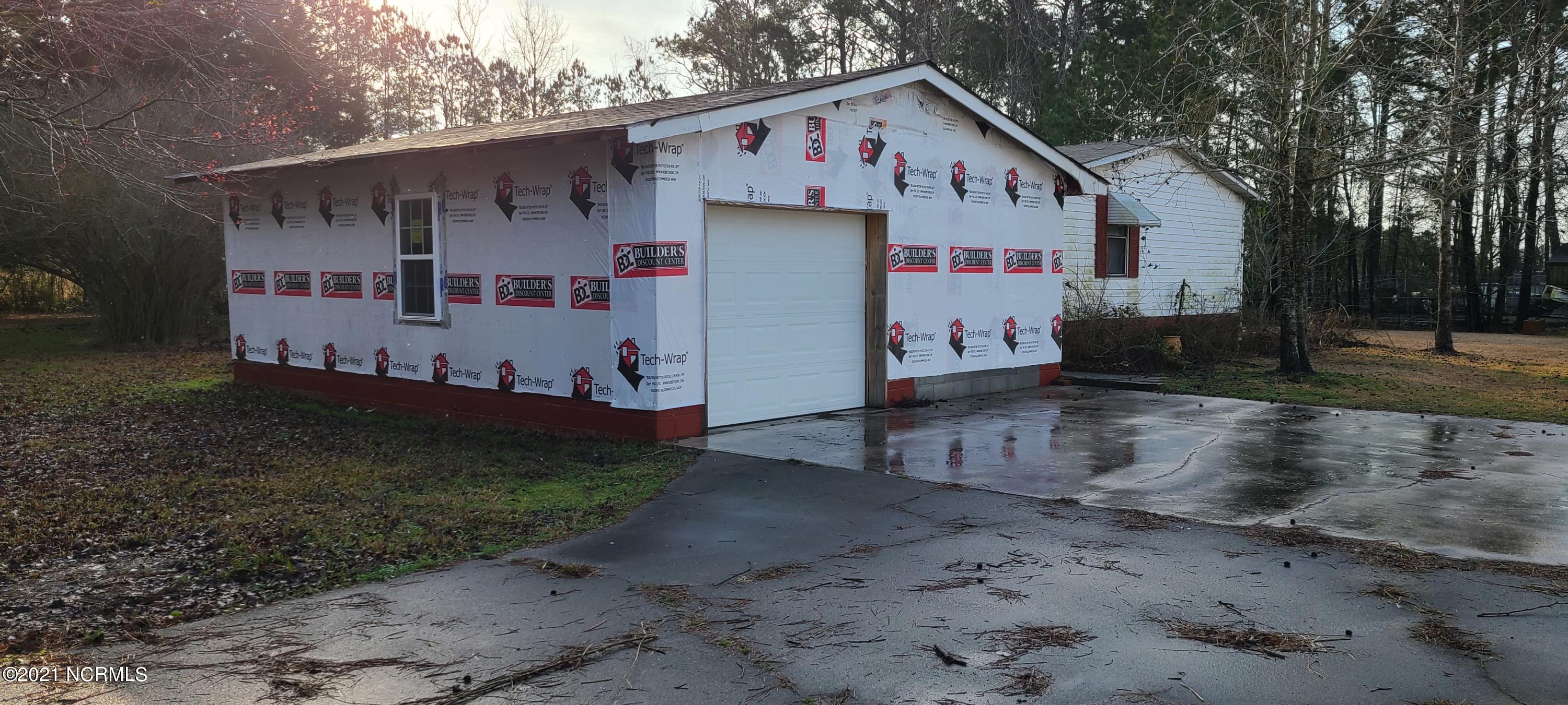 548 Newport Loop Road Newport, NC 28570 - Photo 20 of 20 outside.garage