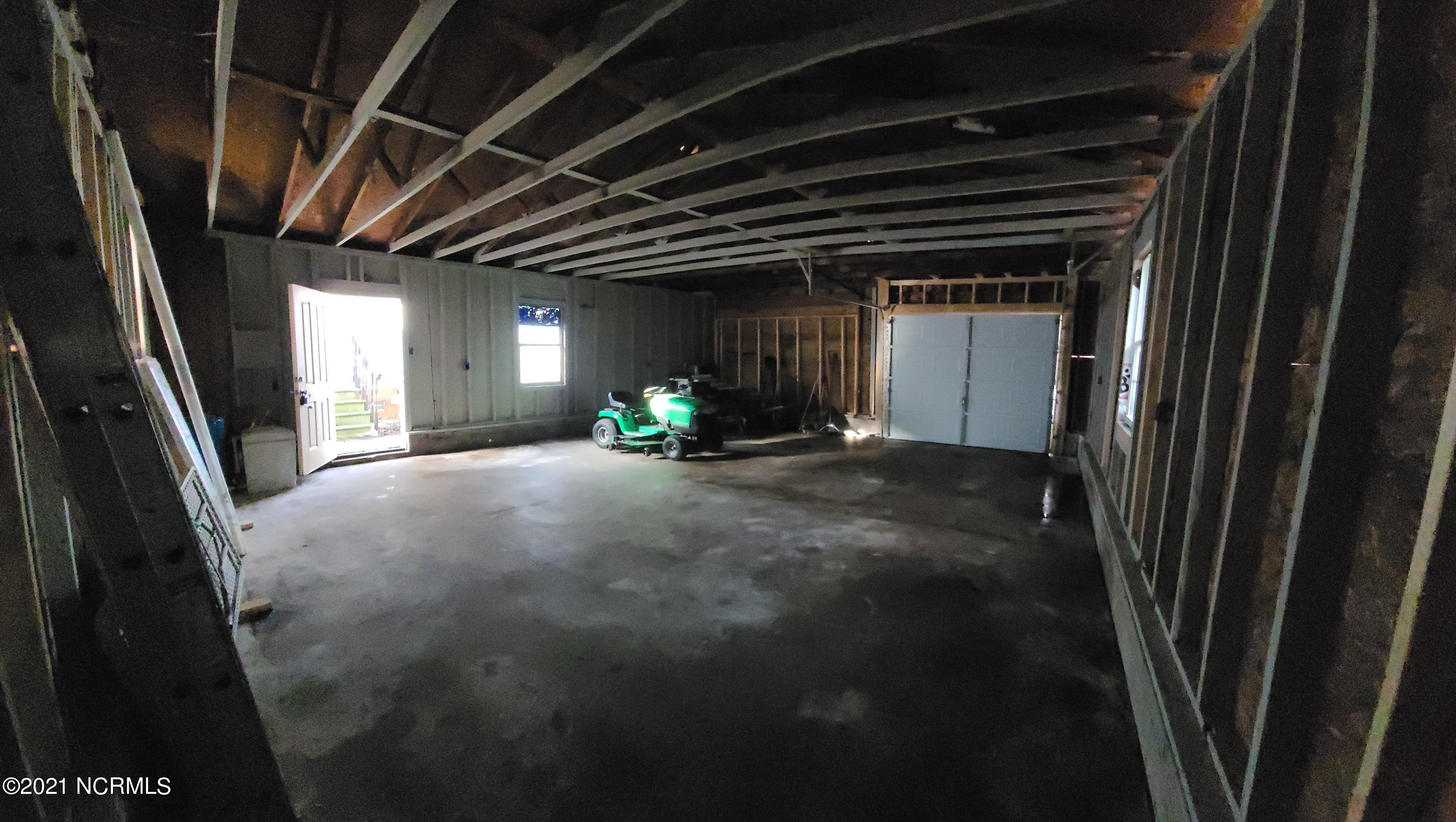 548 Newport Loop Road Newport, NC 28570 - Photo 6 of 20 garage