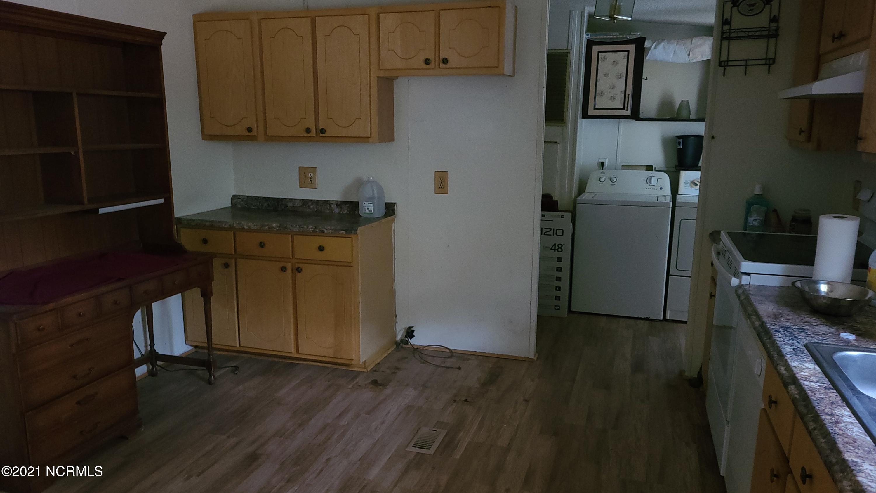 548 Newport Loop Road Newport, NC 28570 - Photo 8 of 20 kitchen