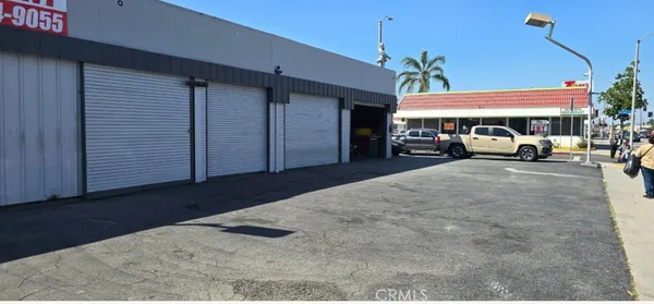a view of a garage