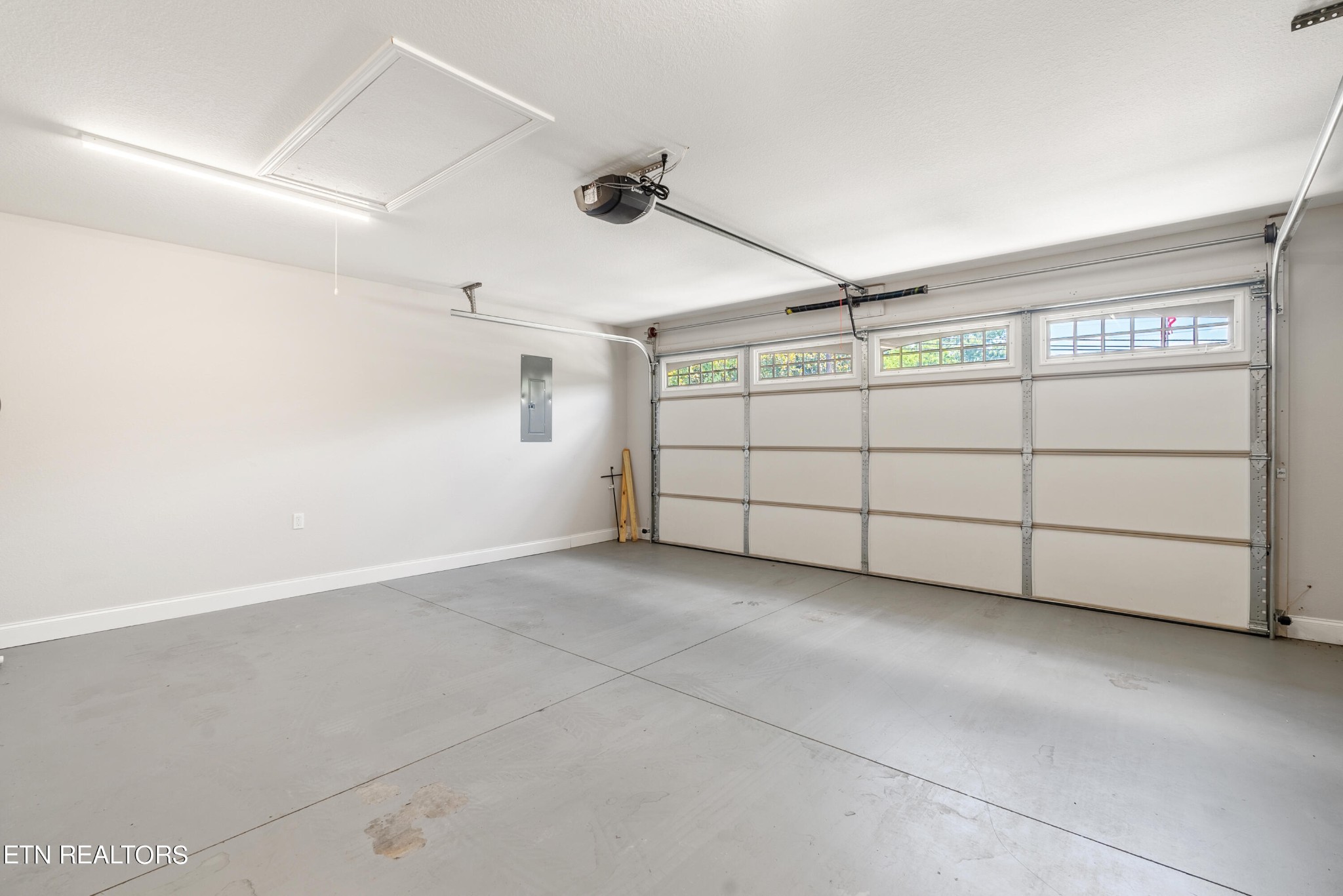 314 Two View Road Sevierville, TN 37863 - Photo 16 of 31 a view of a garage