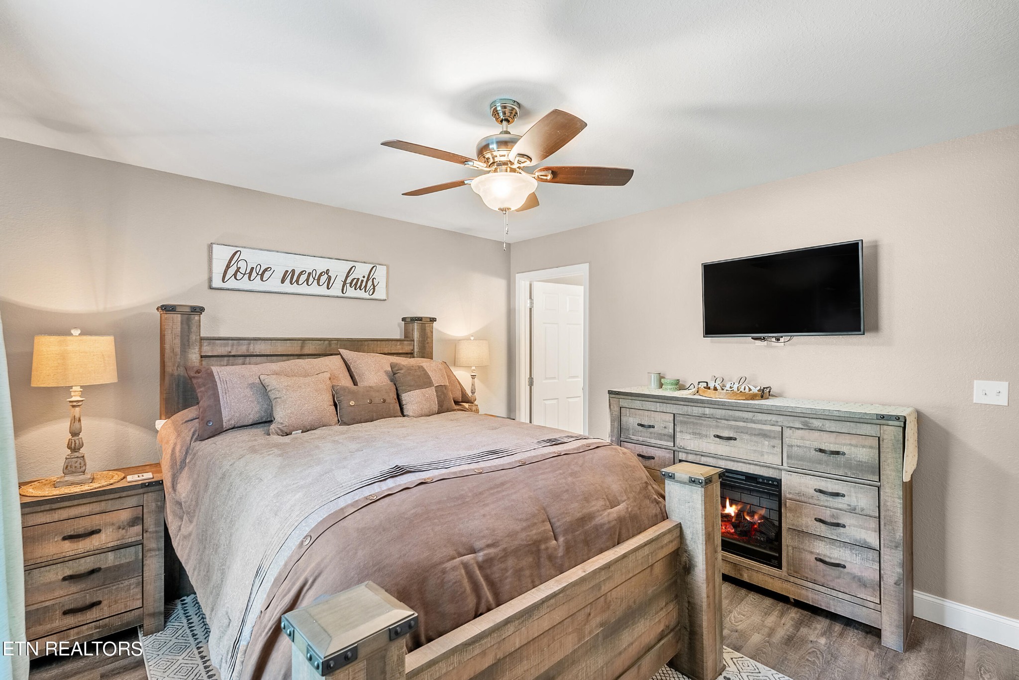 314 Two View Road Sevierville, TN 37863 - Photo 18 of 31 a bedroom with a bed and a flat screen tv