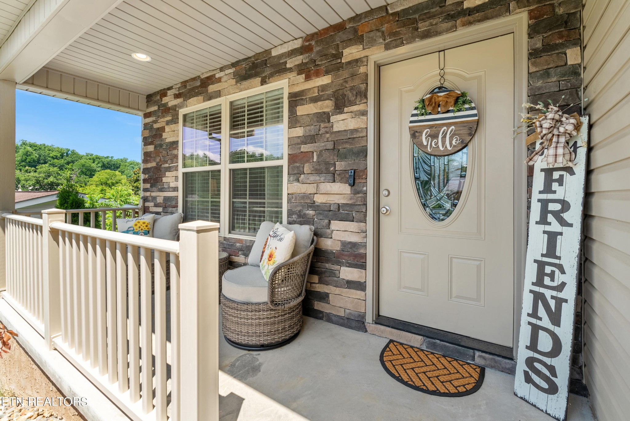 314 Two View Road Sevierville, TN 37863 - Photo 5 of 31 a view of a door and chair in the patio