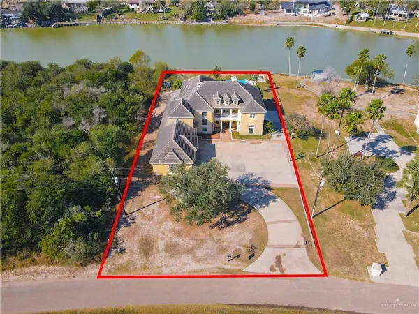 a view of a outdoor sitting area
