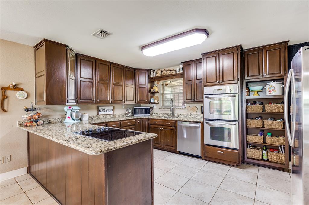 415 Star Shell Road Decatur, TX 76234 - Photo 13 of 39