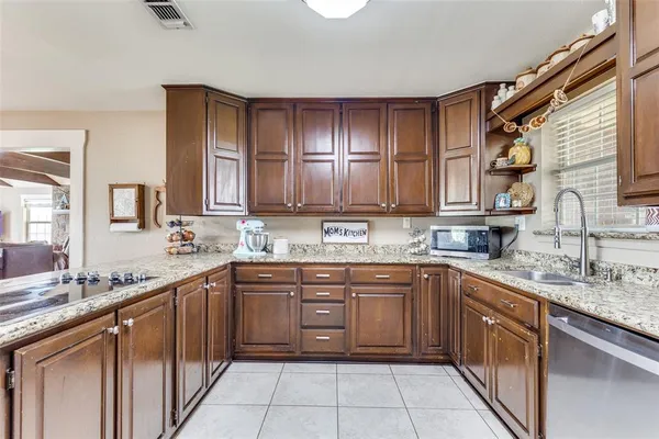 $775,000 | 415 Star Shell Road, Decatur, TX 76234