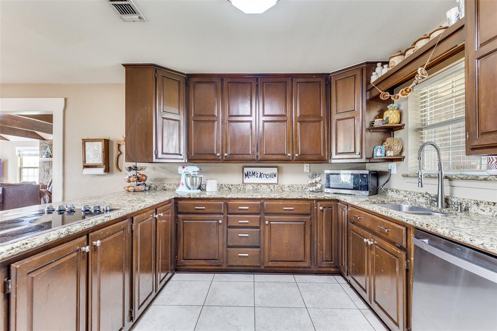 415 Star Shell Road Decatur, TX 76234 - Photo 14 of 39