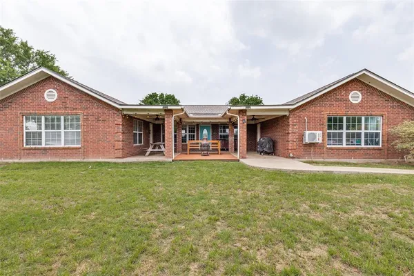 $775,000 | 415 Star Shell Road, Decatur, TX 76234
