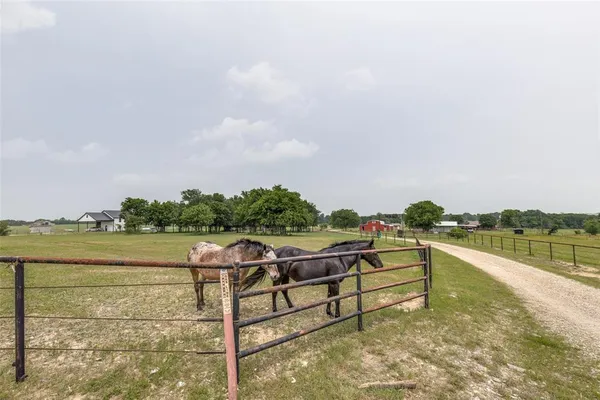 $775,000 | 415 Star Shell Road, Decatur, TX 76234