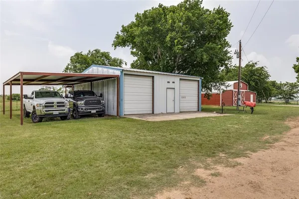 $775,000 | 415 Star Shell Road, Decatur, TX 76234