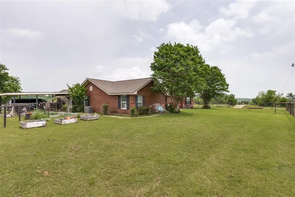 $775,000 | 415 Star Shell Road, Decatur, TX 76234