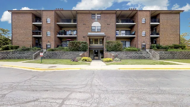 $259,900 | 760 Weidner Road, Unit 107, Buffalo Grove, IL 60089