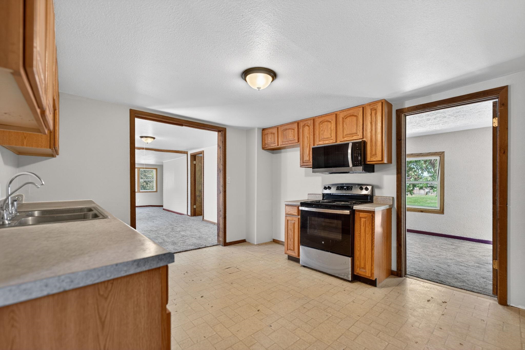 972 East Philhower Road Beloit, WI 53511 - Photo 6 of 29