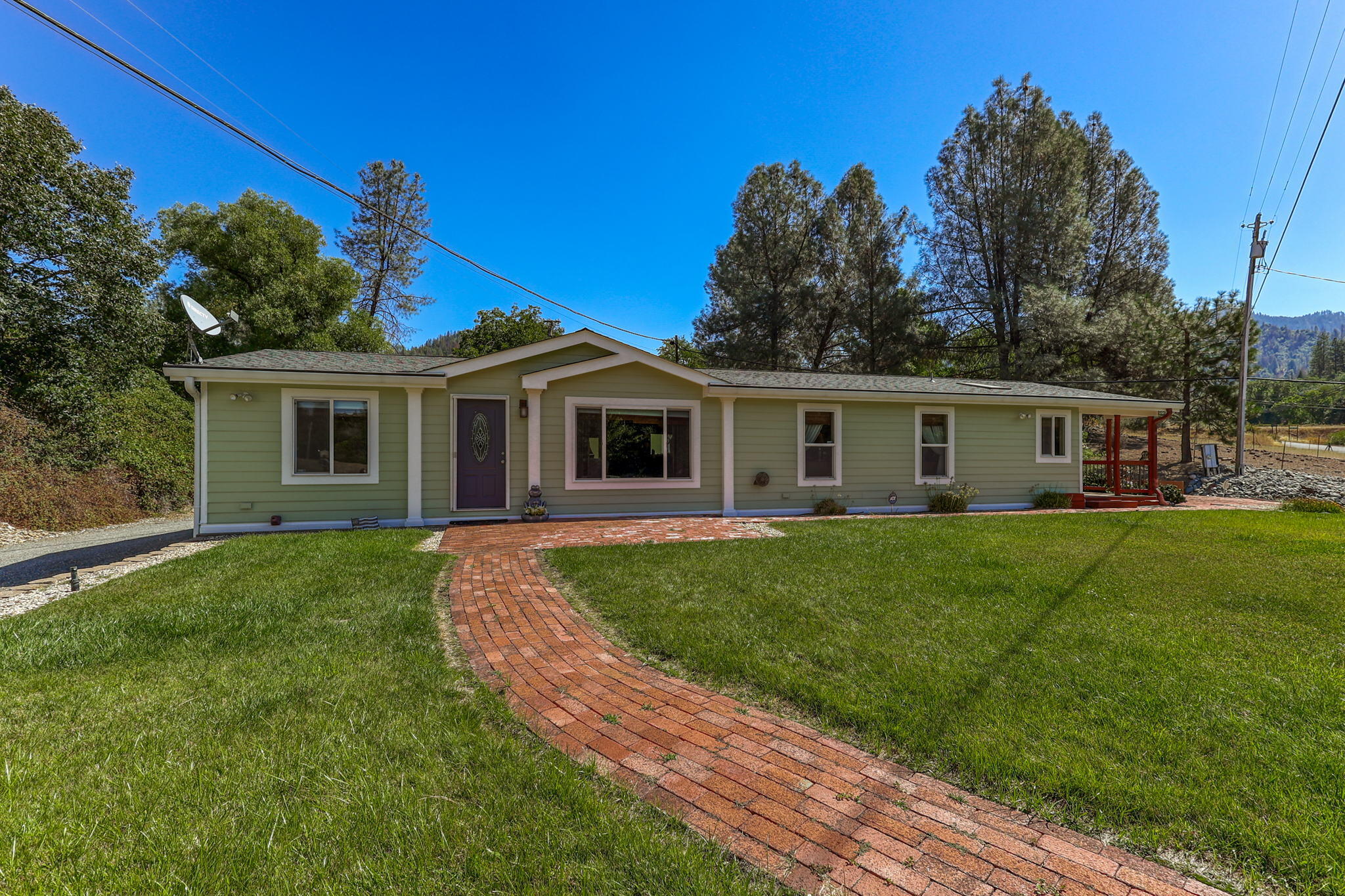 551 Lewiston Road Lewiston, CA 96052 - Photo 51 of 51 a front view of house with yard and green space