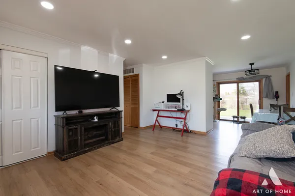 $399,990 | 520 Glendale Lane, Hoffman Estates, IL 60169
