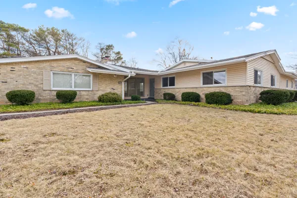 $534,900 | 201 West Ellsworth Lane, Bayside, WI 53217