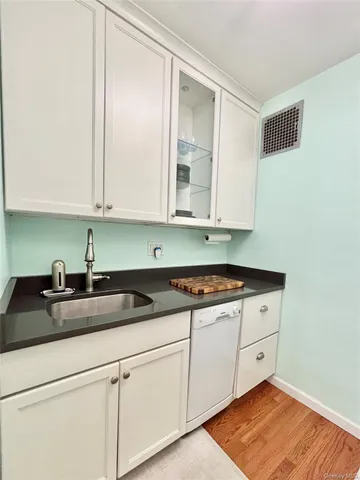 $195,000 | 804 Bronx River Road, Unit 4G, Bronxville, NY 10708