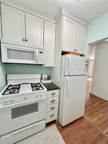 $195,000 | 804 Bronx River Road, Unit 4G, Bronxville, NY 10708