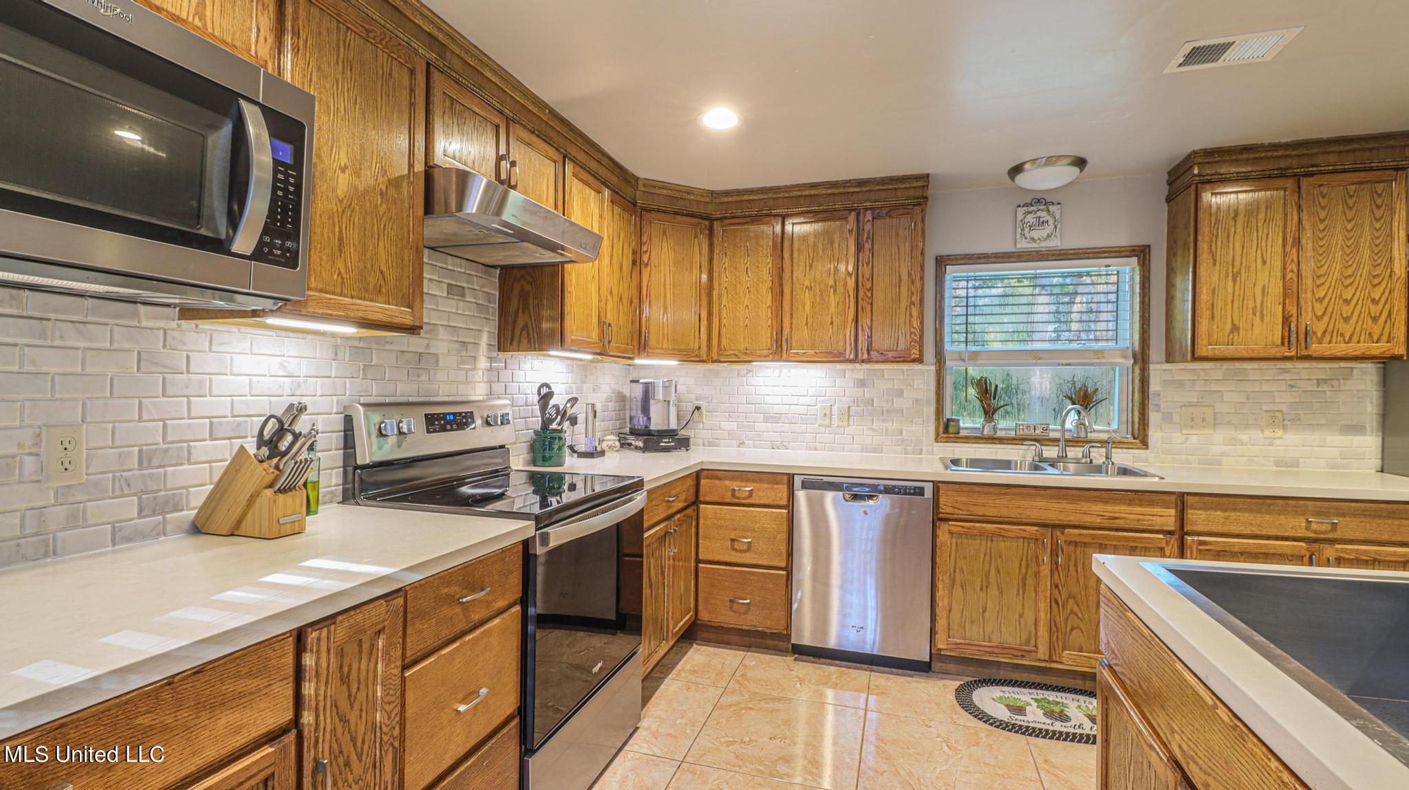 14148 John Lee Road Biloxi, MS 39532 - Photo 5 of 33 14148 John Lee-14002