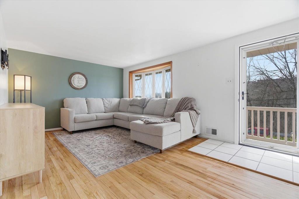 505 Pointview Road Pittsburgh, PA 15227 - Photo 4 of 39