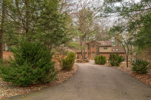 $995,500 | 7129 Lakeridge Place, Kalamazoo, MI 49009