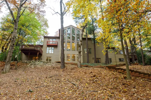 $995,500 | 7129 Lakeridge Place, Kalamazoo, MI 49009