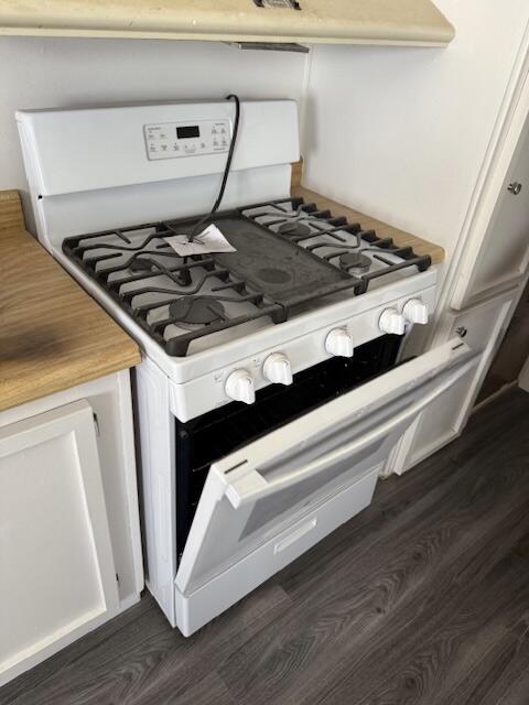 216 Imperial Avenue Thermal, CA 92274 - Photo 4 of 15 a close view of stove