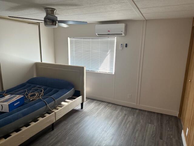 216 Imperial Avenue Thermal, CA 92274 - Photo 5 of 15 a bedroom with bunk bed