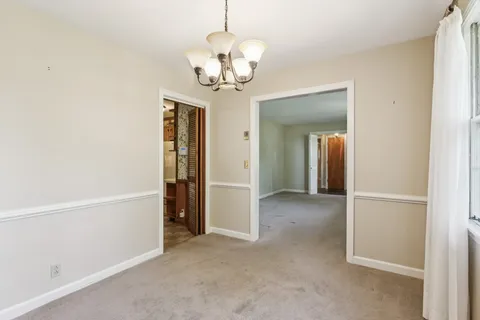 a view of a chandelier in big room and chandelier