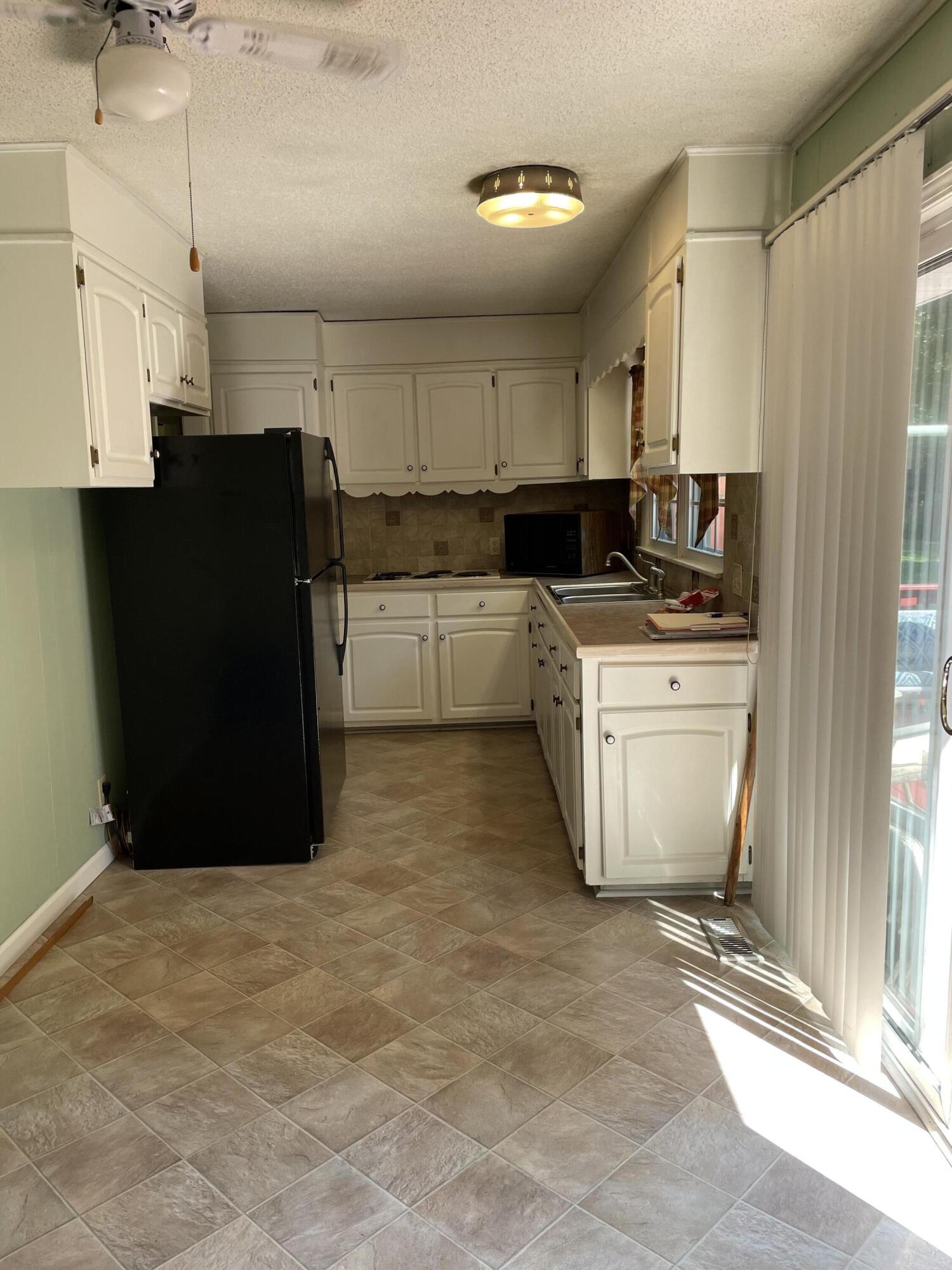 348 Cold Springs Road Blountville, TN 37617 - Photo 3 of 13 DD17ACAD-A044-485F-A162-6A555ECD810F