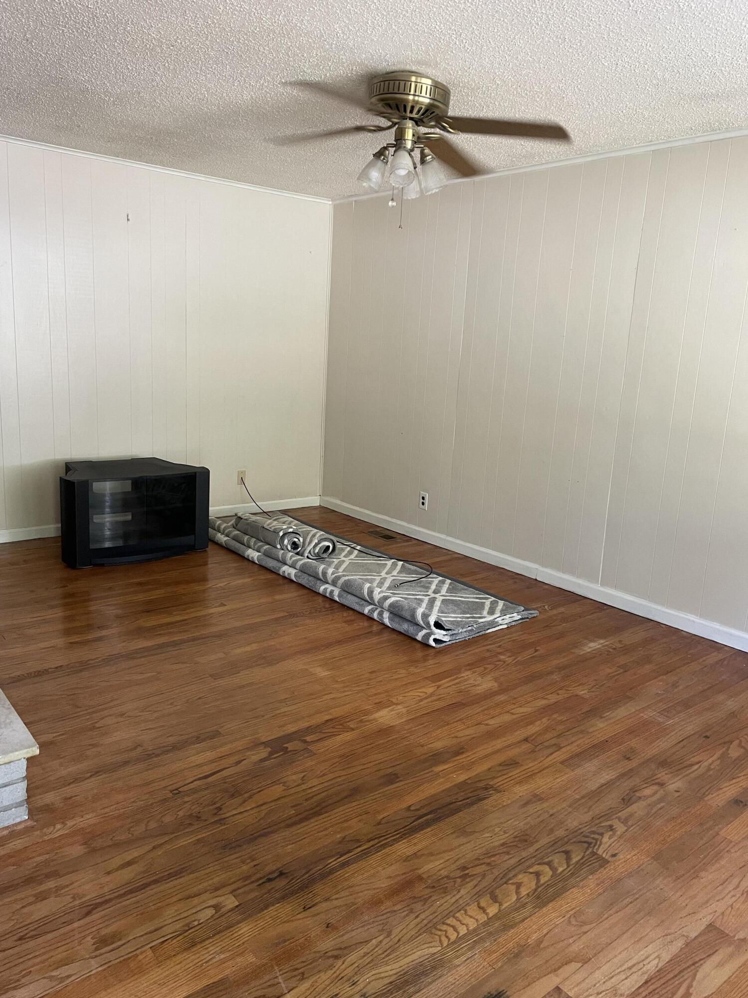 348 Cold Springs Road Blountville, TN 37617 - Photo 5 of 13 7F4E3AA9-3659-4BBF-A4B7-984C4AABAC2D