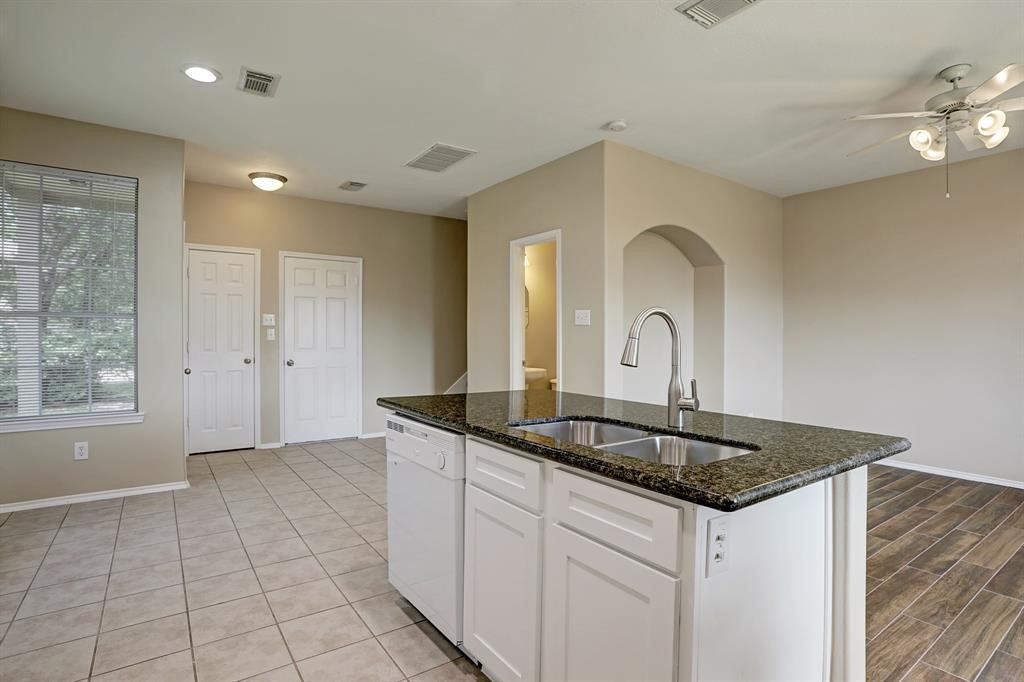 281 Brandy Ridge Lane Dickinson, TX 77539 - Photo 4 of 10