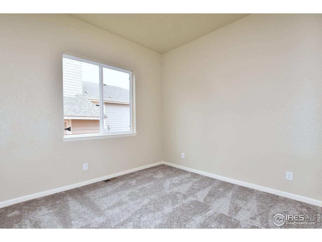 882 Wagon Bend Road Berthoud, CO 80513 - Photo 19 of 31 Third bedroom also boasts luscious new carpet.