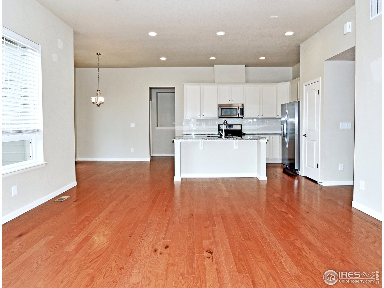 882 Wagon Bend Road Berthoud, CO 80513 - Photo 5 of 31 Great room and eat-in kitchen.