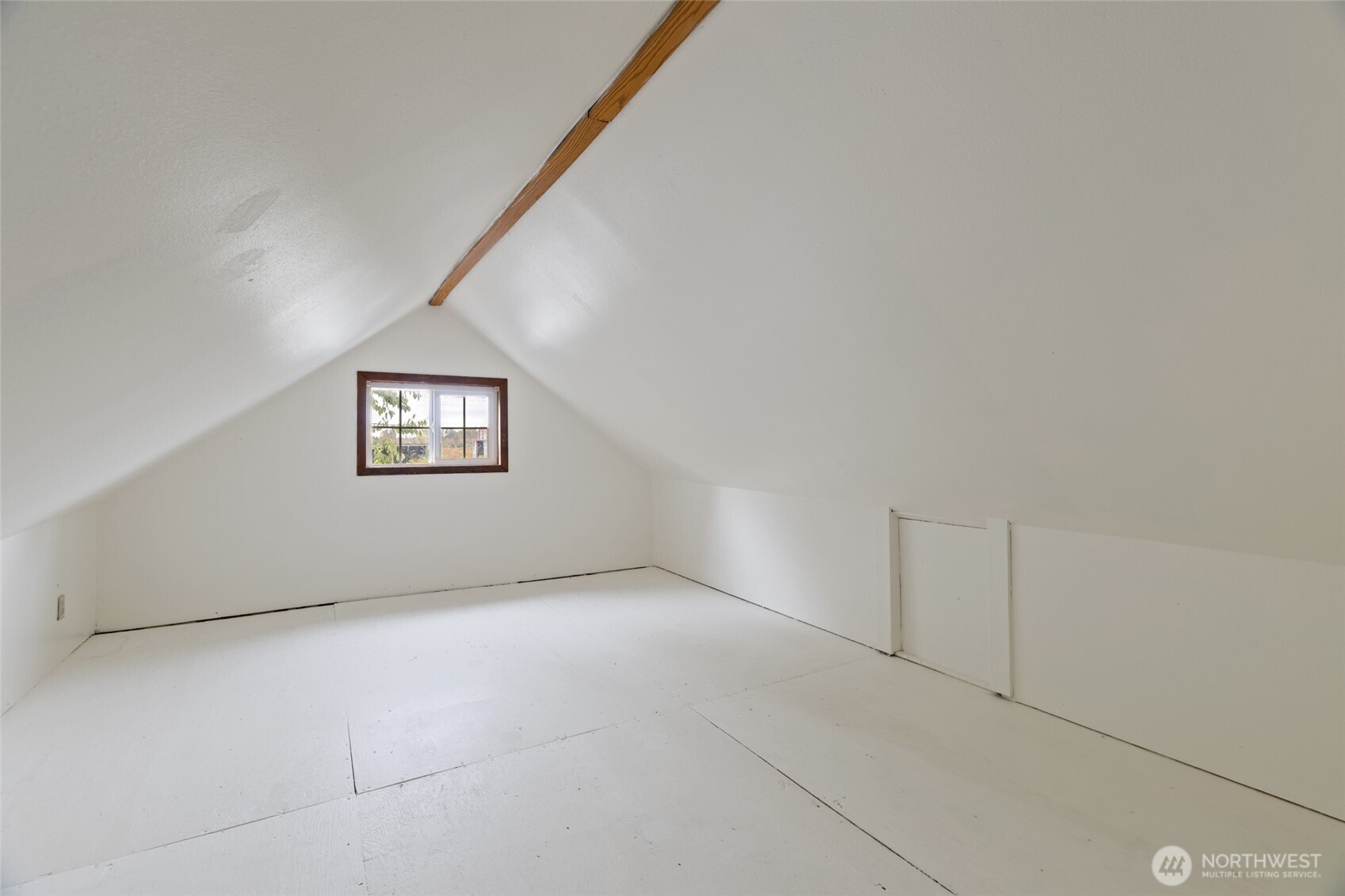 7007 Dahlberg Road Ferndale, WA 98248 - Photo 23 of 35 an empty room with a empty space and windows