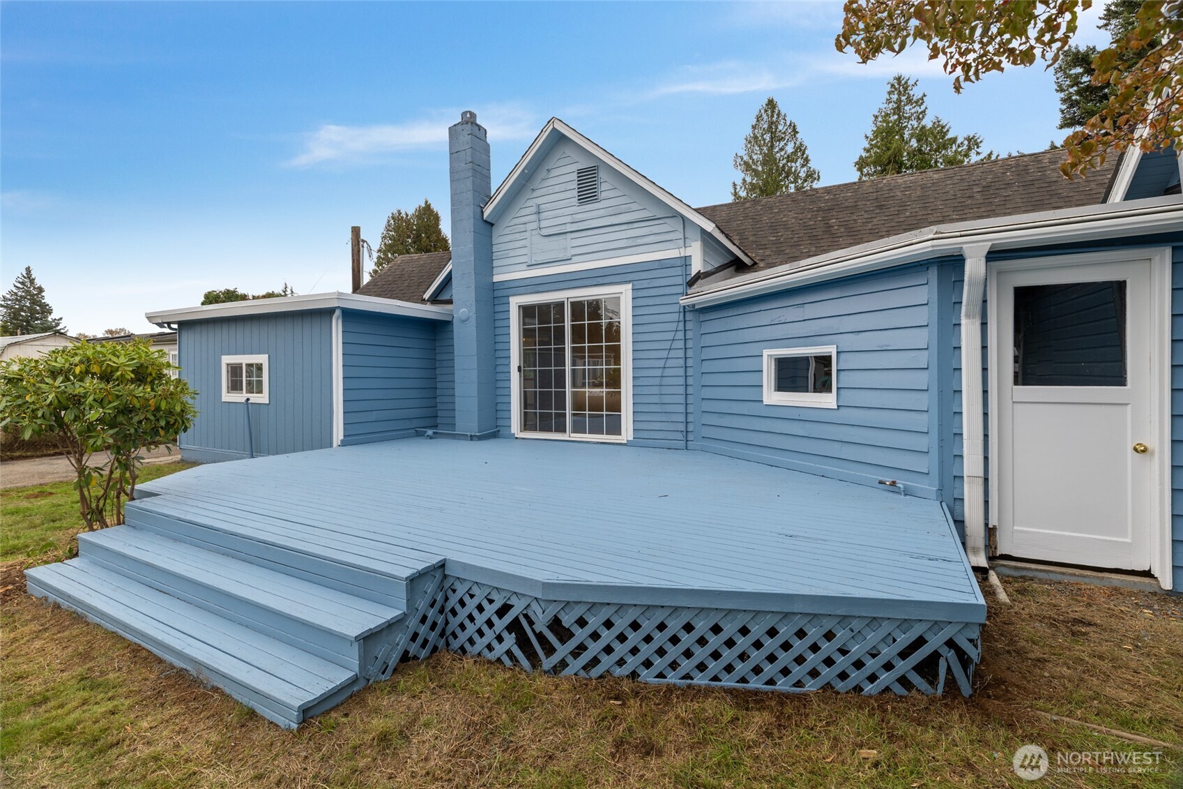 7007 Dahlberg Road Ferndale, WA 98248 - Photo 26 of 35 a front view of a house with garage