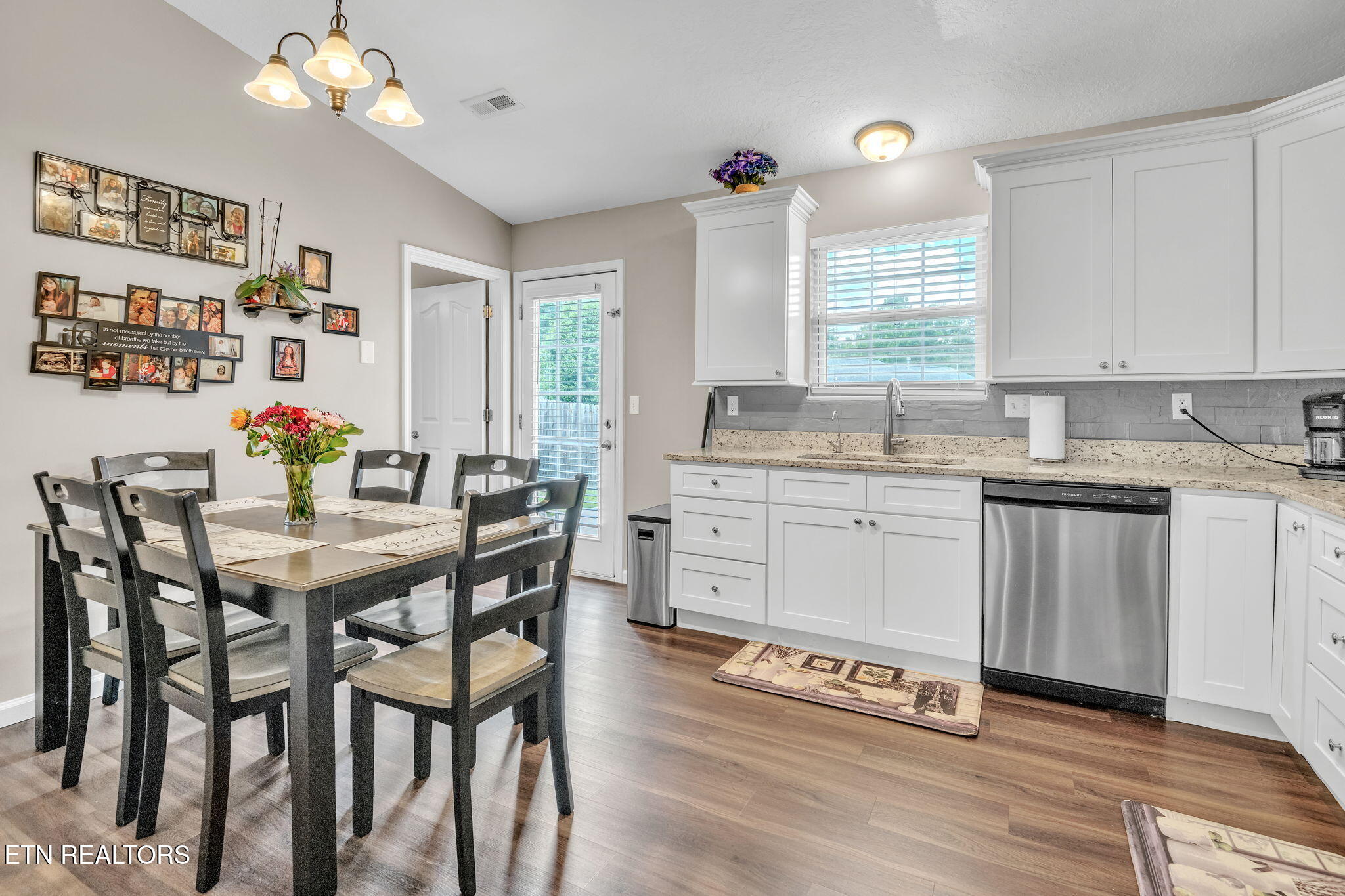 7157 Alice Springs Lane Corryton, TN 37721 - Photo 5 of 21 14-web-or-mls-7157 Alice Springs-7603