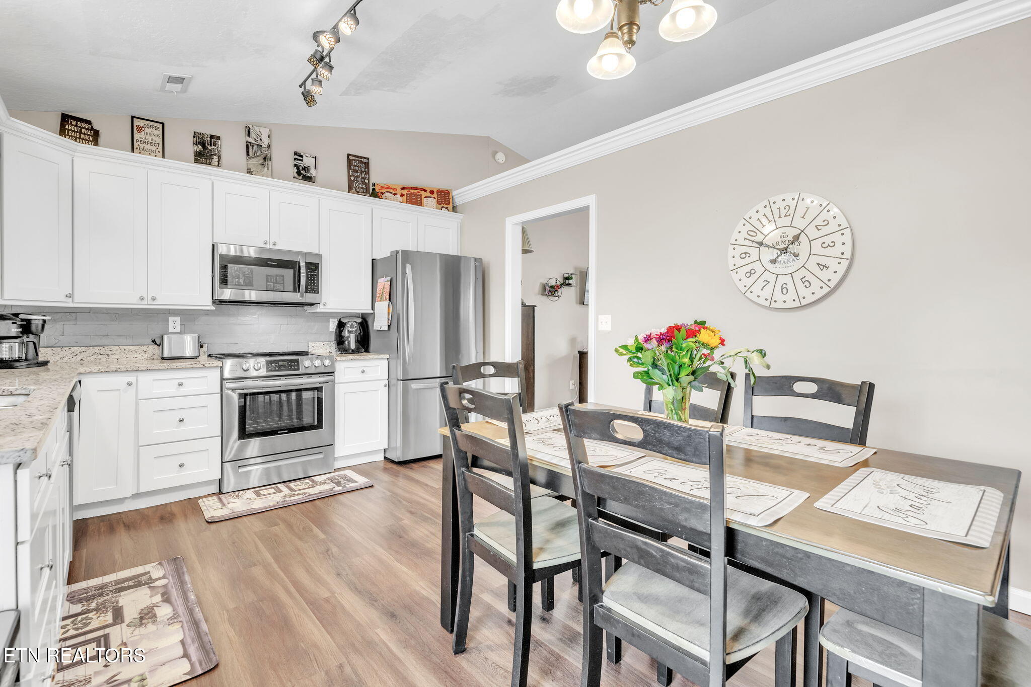 7157 Alice Springs Lane Corryton, TN 37721 - Photo 8 of 21 17-web-or-mls-7157 Alice Springs-7612