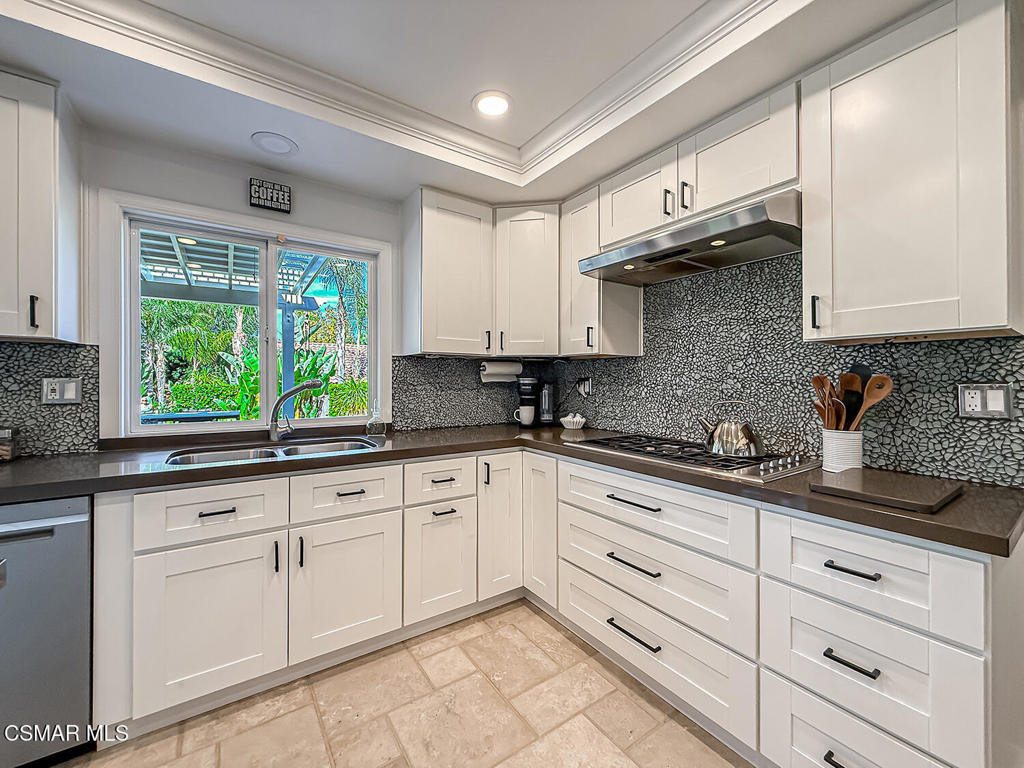 687 Stonebrook Street Simi Valley, CA 93065 - Photo 25 of 76 Gallery Image 25