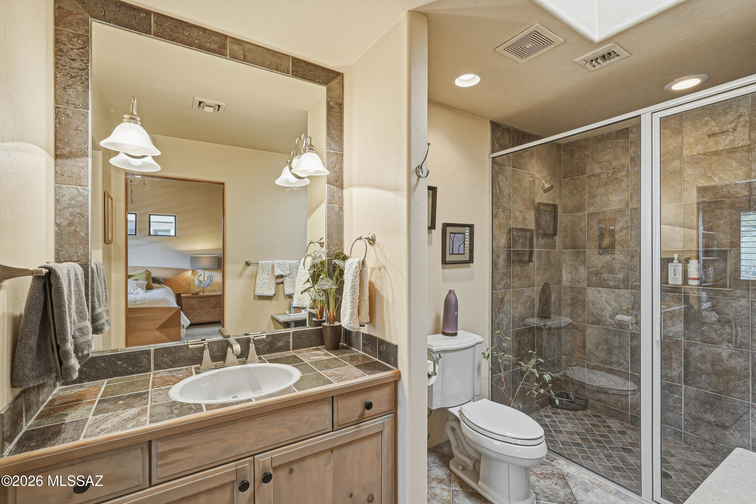 6060 North Abington Road Tucson, AZ 85743 - Photo 19 of 47 Luxurious en-suite bathroom