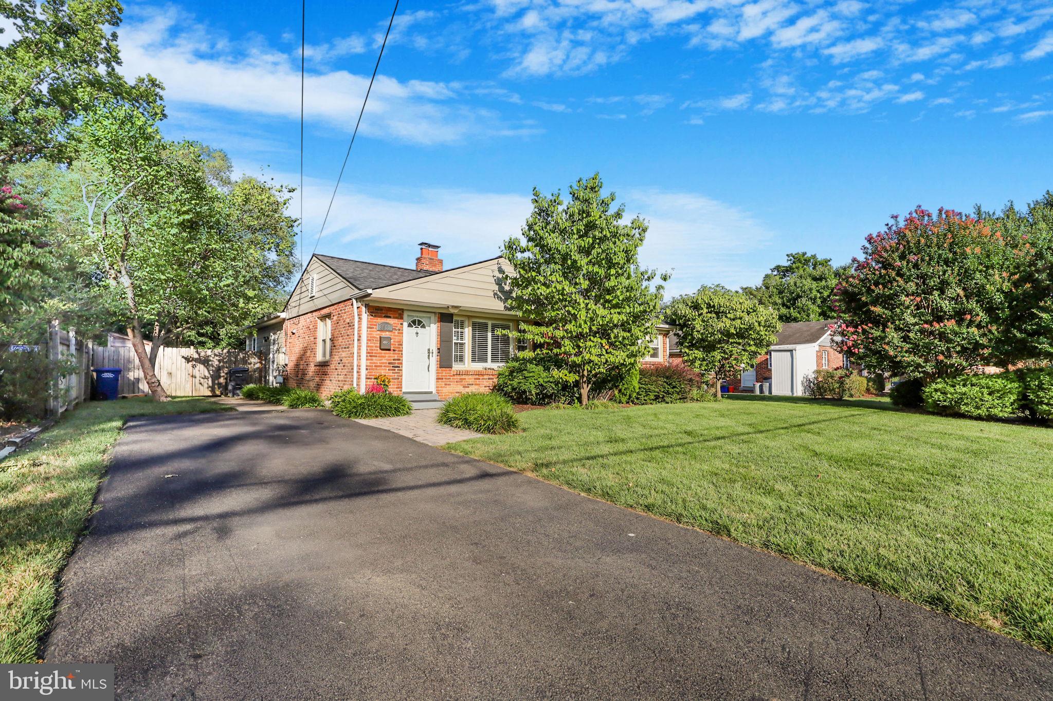 8011 Jackson Road Alexandria, VA 22308 - Photo 2 of 64