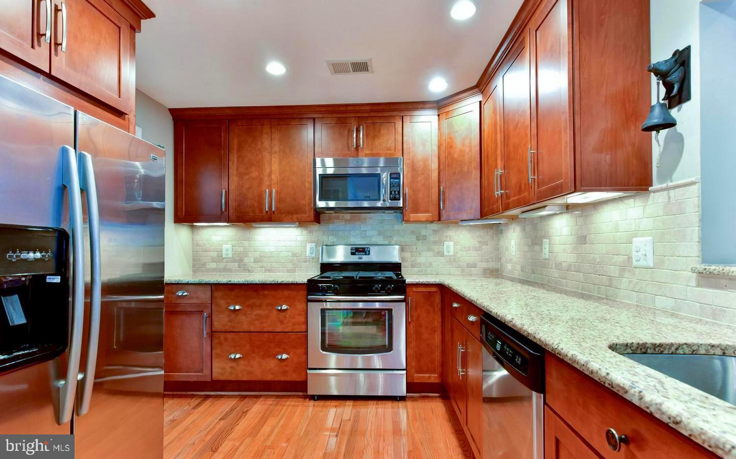 8011 Jackson Road Alexandria, VA 22308 - Photo 9 of 64
