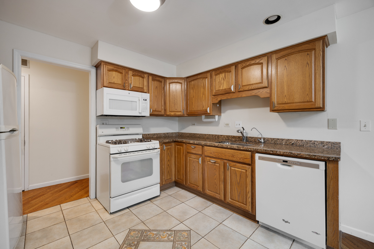 1153 South Linneman Road, Unit 1153 Mount Prospect, IL 60056 - Photo 7 of 25
