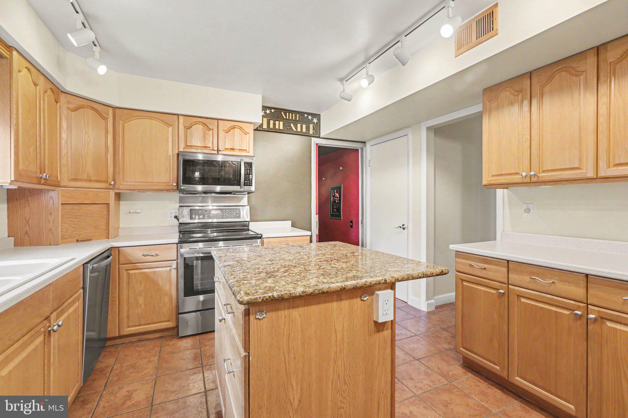 434 Hivner Road Harrisburg, PA 17111 - Photo 12 of 33 Gallery Image 12