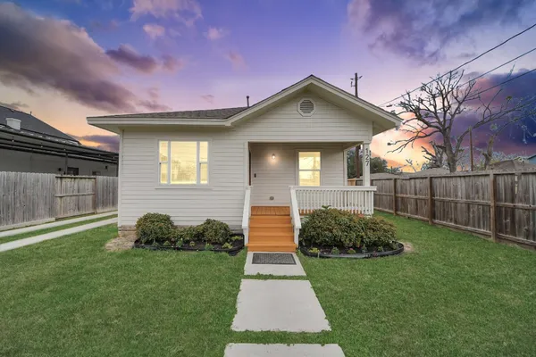 $399,000 | 127 Amundsen Street, Houston, TX 77009