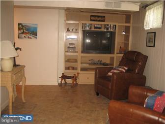 38 Fairhill Road Morton, PA 19070 - Photo 5 of 12 Family Room