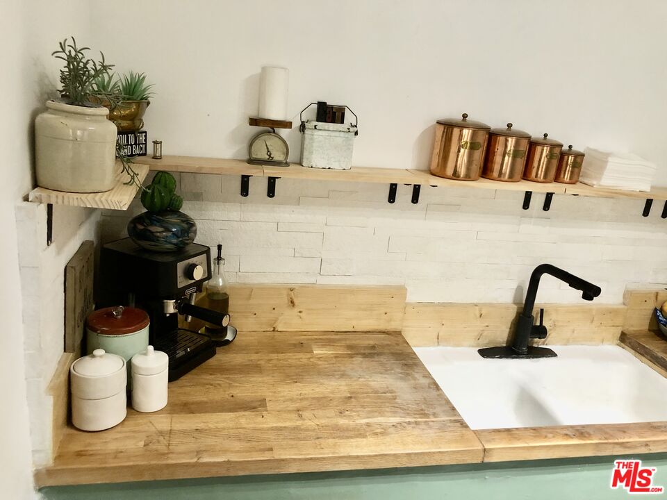 815 Pacific Avenue, Unit 9 Long Beach, CA 90813 - Photo 11 of 25 a bathroom with a sink and a mirror