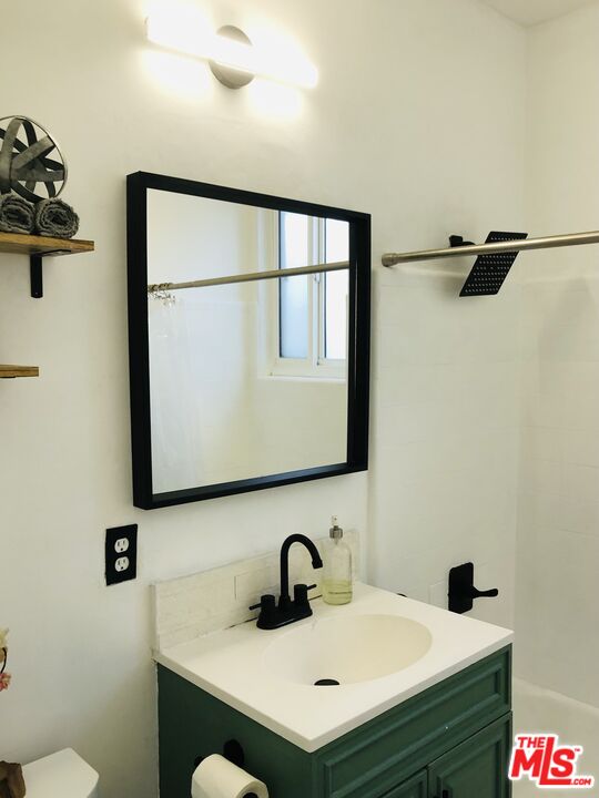 815 Pacific Avenue, Unit 9 Long Beach, CA 90813 - Photo 17 of 25 a bathroom with a sink and a mirror