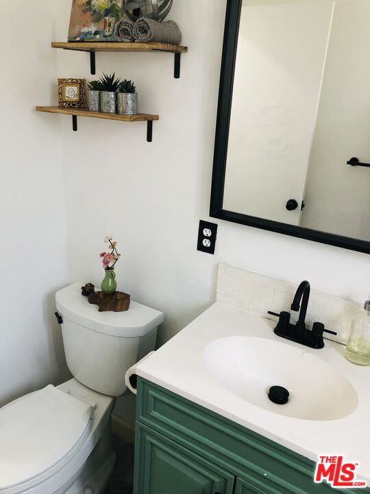 815 Pacific Avenue, Unit 9 Long Beach, CA 90813 - Photo 19 of 25 a bathroom with a toilet a sink and mirror